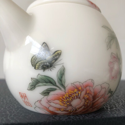 花开富贵茶具套组
妙行居士陶瓷手绘作品