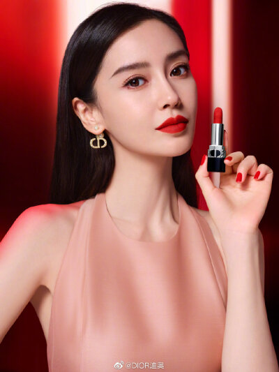 【侵权删】这里是Angelababy（杨颖）的美图啦~可甜可盐可飒你值得拥有哦！
我在豆蔻年华遇见你，想要陪你好多好多年。（图源很广，带水印，只是个人集baby美图）