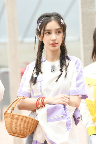 【侵权删】这里是Angelababy（杨颖）的美图啦~可甜可盐可飒你值得拥有哦！
我在豆蔻年华遇见你，想要陪你好多好多年。（图源很广，带水印，只是个人集baby美图）