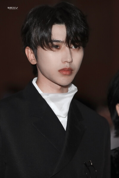 蔡徐坤 21.11.18
ELLE风尚大典
今天也好贵哇(///▽///)
cr.偏遇日记_蔡徐坤