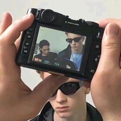 cr：ins背景图（weibo）