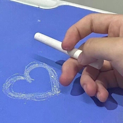 cr：ins背景图（weibo）