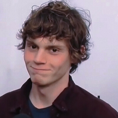 Evan Peters