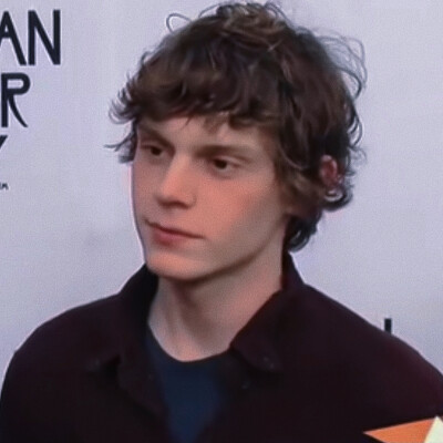 Evan Peters