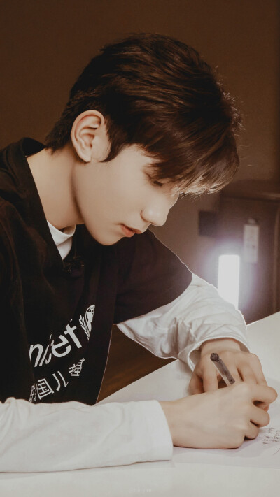 王源 /11.20 #世界儿童日主题曲#
壁纸
Cr.海盐不甜了