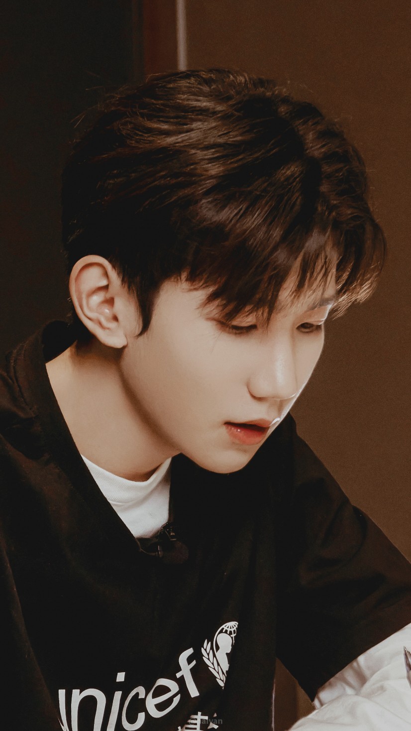 王源 /11.20 #世界儿童日主题曲#
壁纸
Cr.海盐不甜了