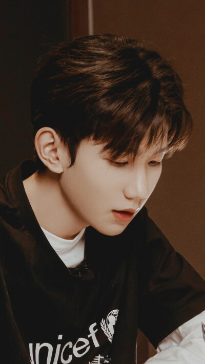 王源 /11.20 #世界儿童日主题曲#
壁纸
Cr.海盐不甜了