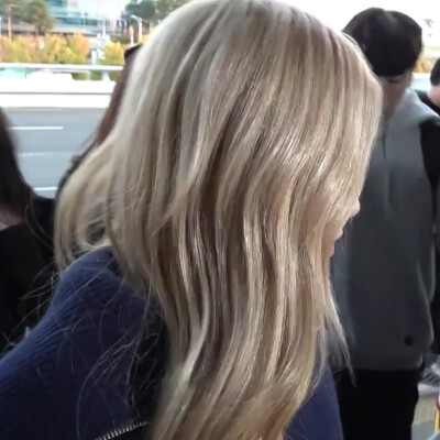 彩英β，注明金智莹