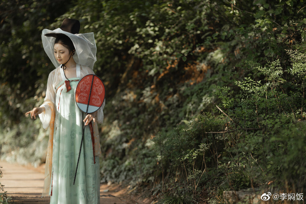 始惊三伏尽，又遇立秋时