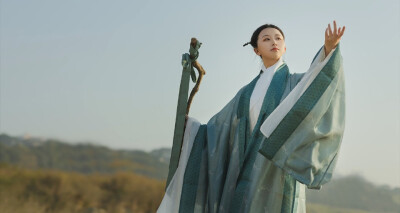 [cp]如初见棠｜客
我是清都山水郎，天教分付与疏狂。曾批给雨支风券，累上留云借月章。
诗万首，酒千觞。几曾着眼看侯王？玉楼金阙慵归去，且插梅花醉洛阳。
摄影｜@棠如初
师父｜@你的象 @扶卮- @流云蕊
抄送…