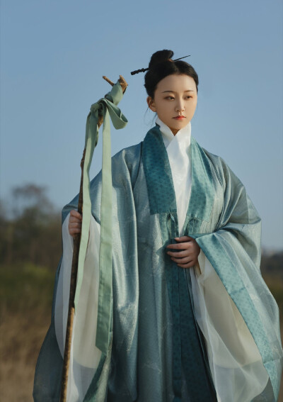 [cp]如初见棠｜客
我是清都山水郎，天教分付与疏狂。曾批给雨支风券，累上留云借月章。
诗万首，酒千觞。几曾着眼看侯王？玉楼金阙慵归去，且插梅花醉洛阳。
摄影｜@棠如初
师父｜@你的象 @扶卮- @流云蕊
抄送…