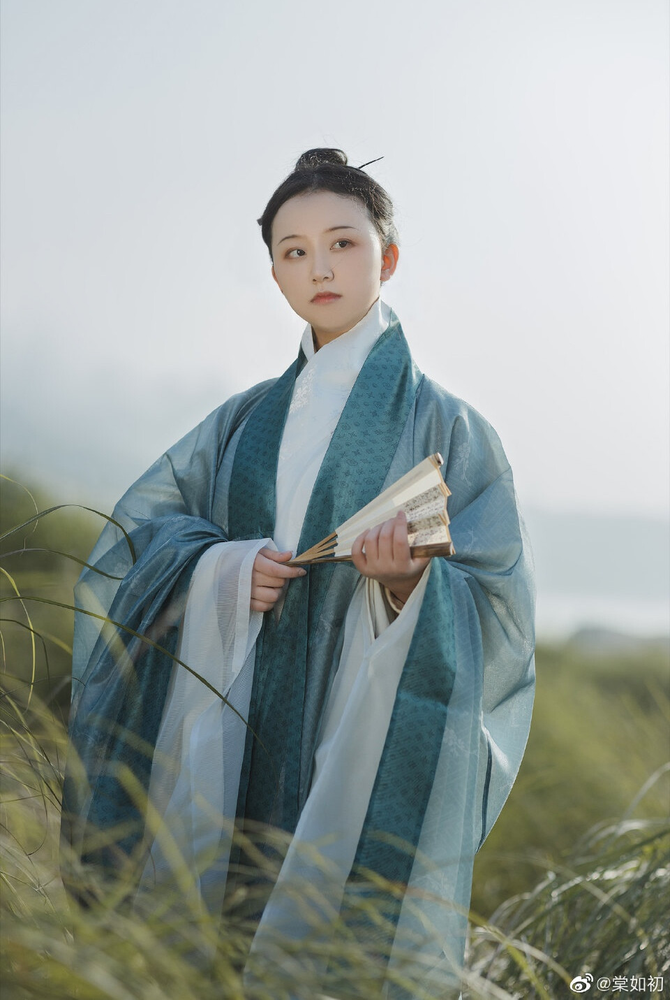 [cp]如初见棠｜客
我是清都山水郎，天教分付与疏狂。曾批给雨支风券，累上留云借月章。
诗万首，酒千觞。几曾着眼看侯王？玉楼金阙慵归去，且插梅花醉洛阳。
摄影｜@棠如初
师父｜@你的象 @扶卮- @流云蕊
抄送｜@重庆约拍 @写真博主 @汉服写真集 @汉服写真@川渝约拍
#重庆约拍##成都约拍##汉服写真# ​​​[/cp]