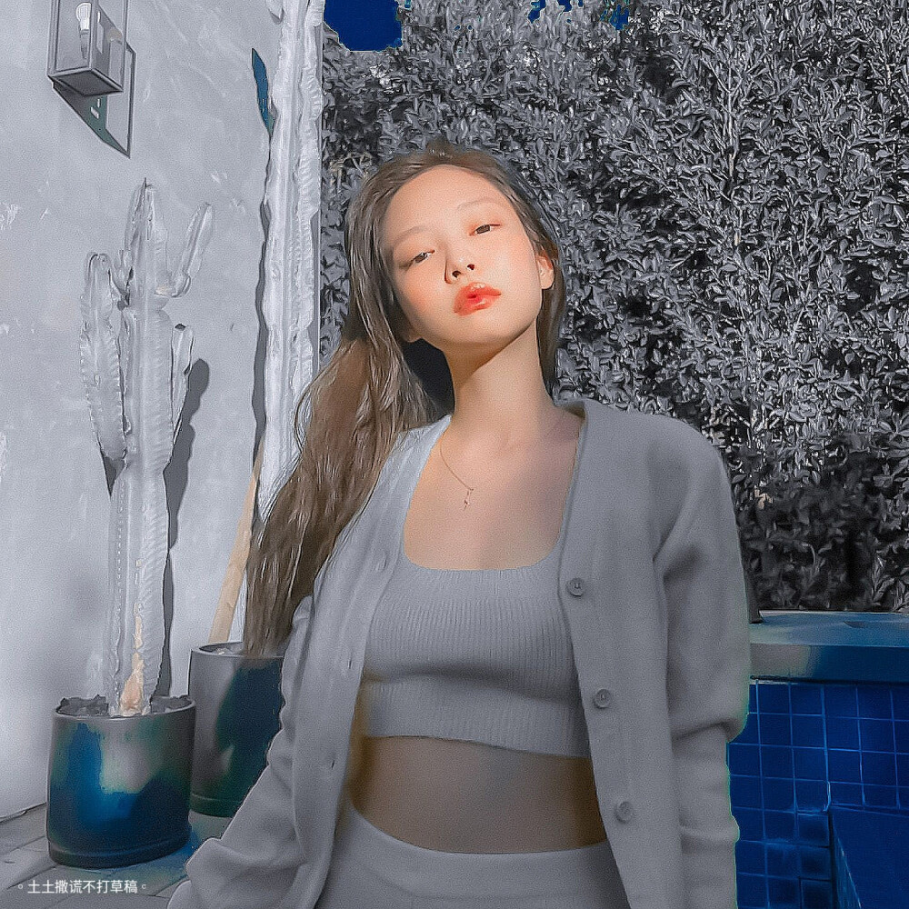 ◦Jennie金智妮//I know you think of me when you think of her.