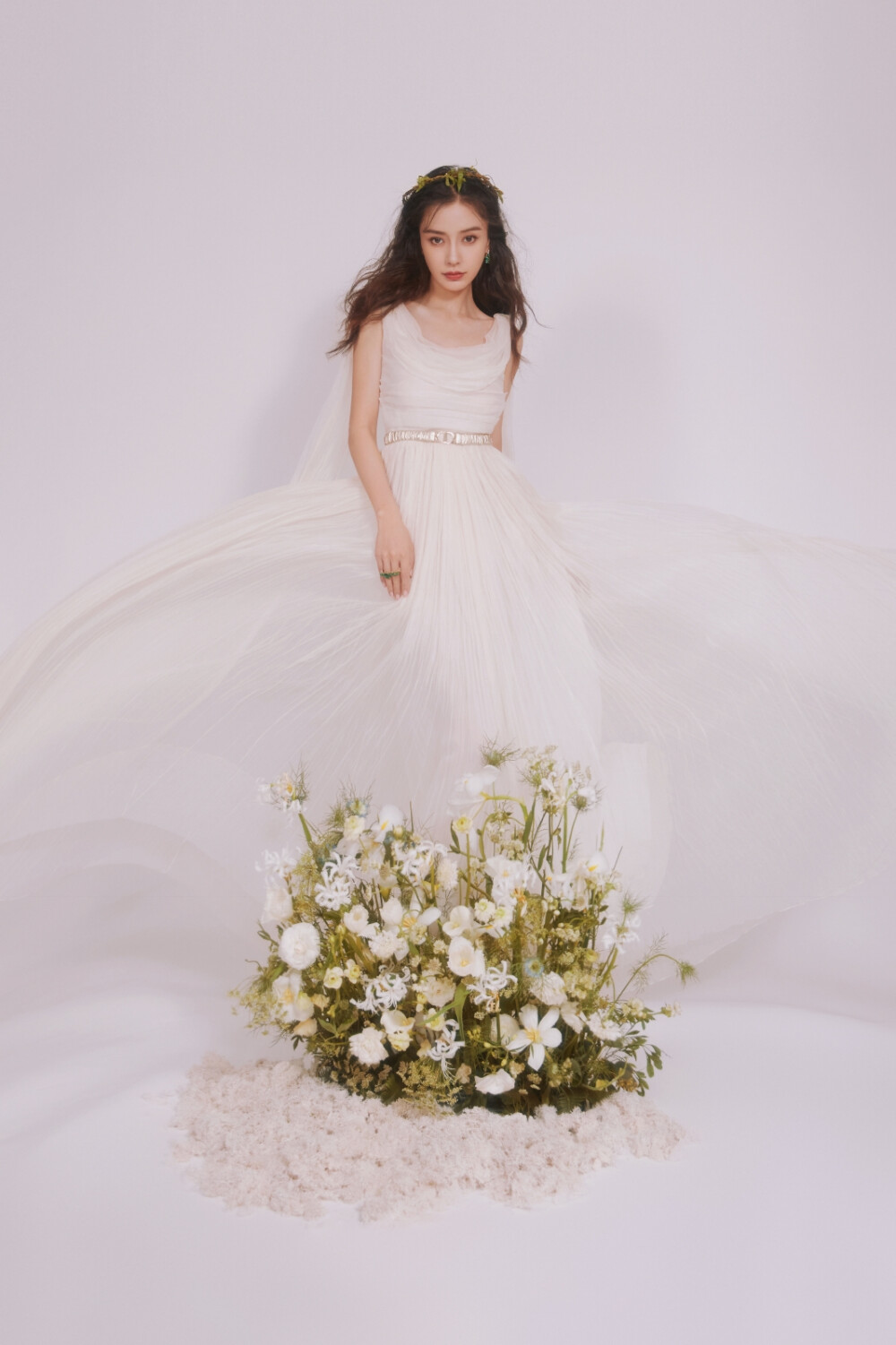 Angelababy ELLE风尚大典造型
服装：Dior Resort 2022
珠宝：Gem Dior系列祖母绿耳环、戒指
化妆：@春楠
发型：@刘雪亮MQstudio
摄影：@Chris崔峻超
2021.11.18