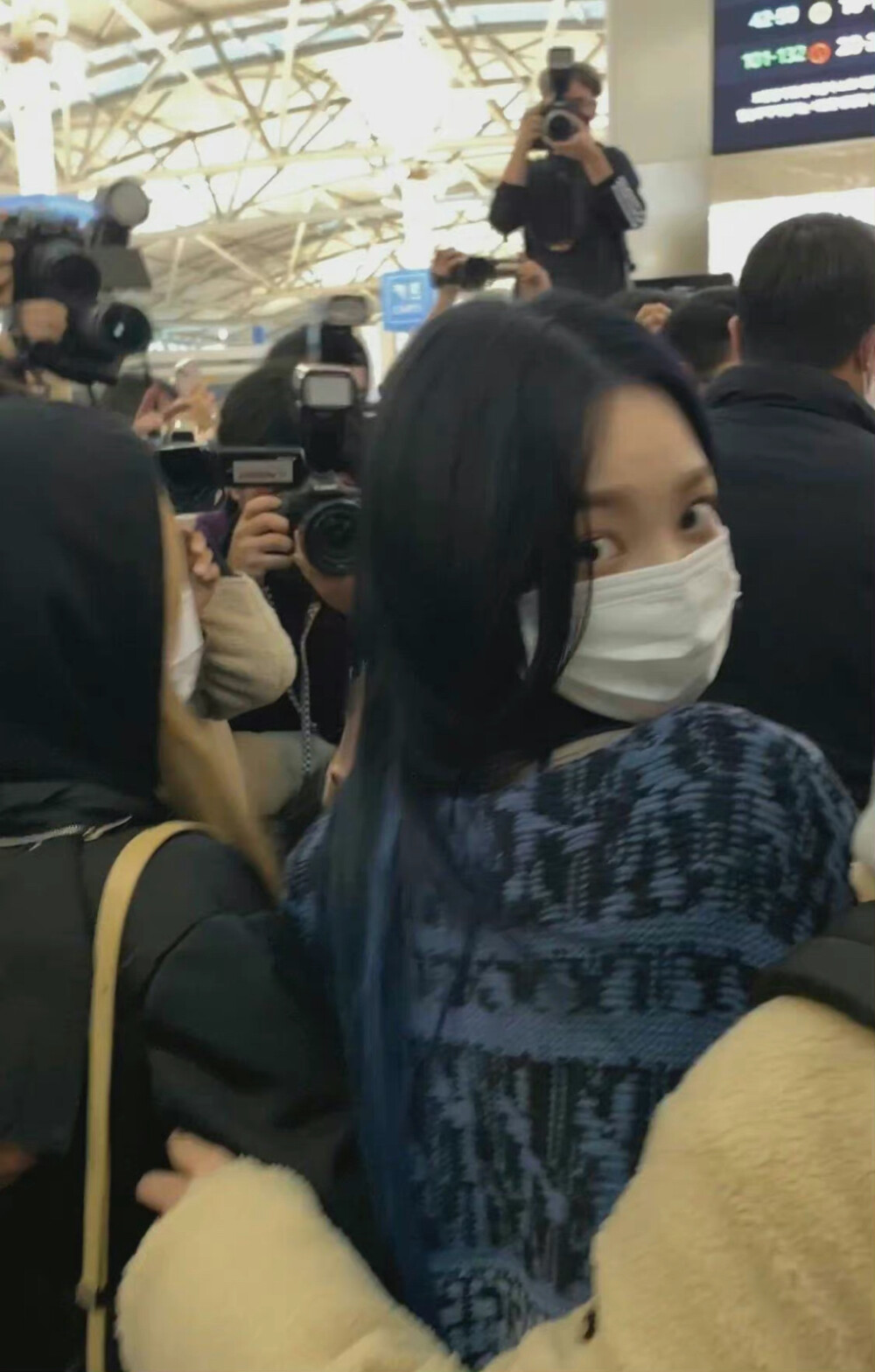 柳智敏211121机场饭拍