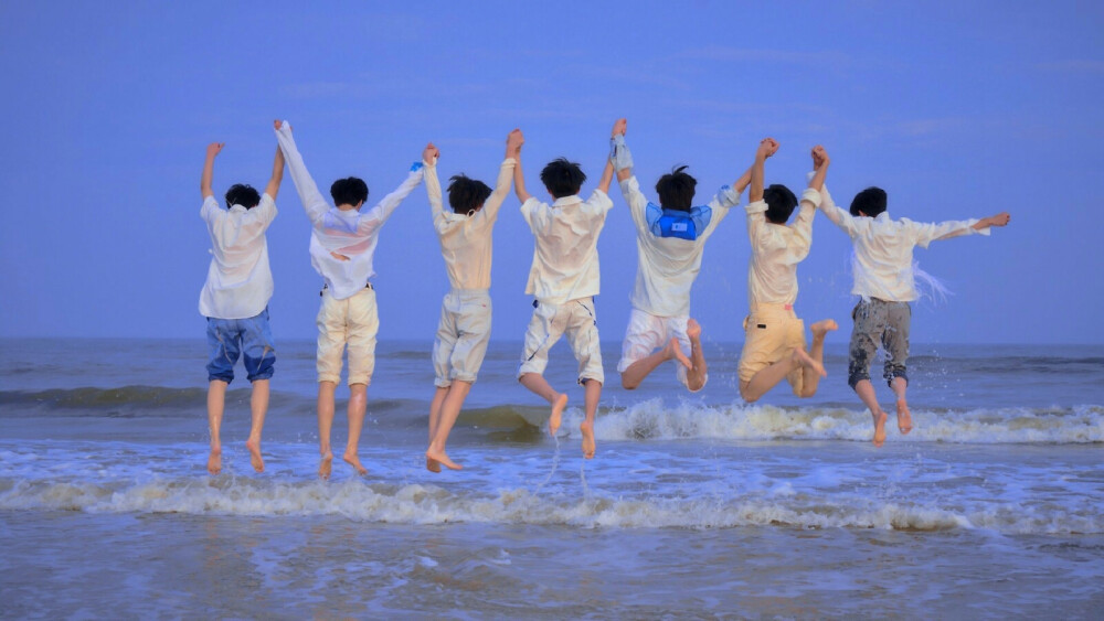 时代少年团两周年快乐！
破天下，定风云，时代少年并肩行！