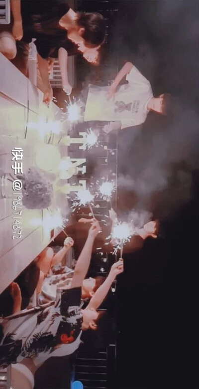 破风云，定天下，时代少年并肩行。
祝TNT时代少年团出道二周年快乐！！！
爆米花们会一直陪着你们走向未来