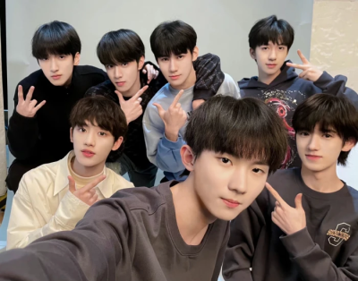 破天下定风云，时代少年并肩行！
㊗️崽崽们成团二周年快乐，未来我们继续携手前行！！！