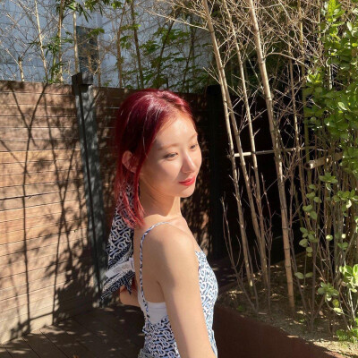 李彩领(CHAERYEONG)