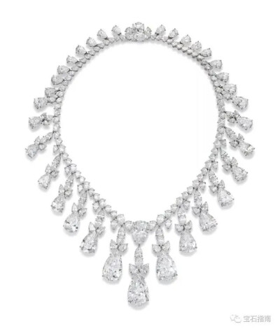 钻石项链
HARRY WINSTON
镶嵌钻石共重约128.24克拉
成交价：CHF 8,327,500
估价：CHF 6,500,000 - CHF 8,500,000
2016年11月，日内瓦
