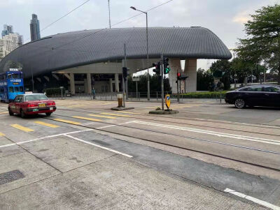 港片地道香港风景 | 追忆经典
感谢那些年的香港电影，让我们在起起伏伏、柴米油盐的日子里，还能在这些“绝代风华”中与青春久别重逢，并为它闪烁感动的泪光、点燃热烈的花火。
偶尔看到动情处，便念想着亲眼去看…