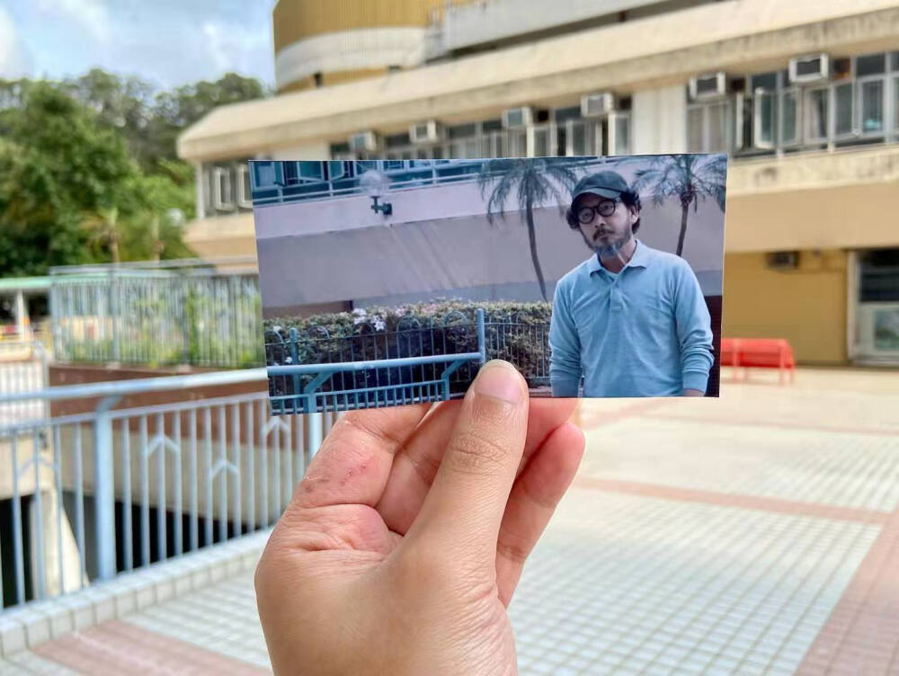 港片故地打卡|如影随形
香港电影是一种情怀。
因为90年代港台文化的盛行，让这座城市变的既遥远有亲近。我们通过影视作品感受这里的绚烂霓虹，体验这里的光怪陆离，你行走在弥敦道、漫步太平山，一花一木，一个路牌，一盏街灯，都成为了80、90后脑海里定格的那一帧画面。
#香港电影# 