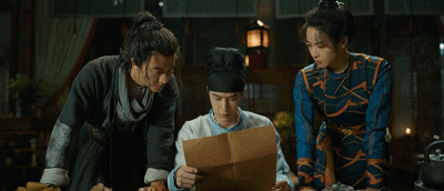 洛阳旅游：
#风起洛阳定档# 主角高清GIF图来咯！收！[憧憬]
在最新一支预告片中，可以看到 #风起洛阳人物科普# 相关细节，三个经历与身份迥异的人@黄轩的微博 @UNIQ-王一博 @宋茜 面对事关神都洛阳安危的惊天悬案，…