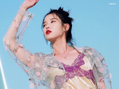 IU 李知恩 动图
好美！！！