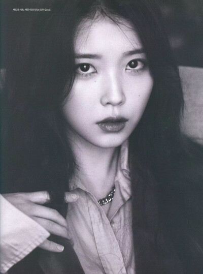 IU 李知恩
超喜欢这个风格♥