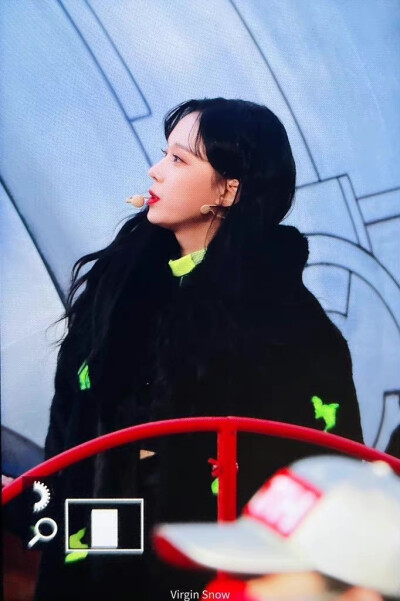 aespa 金玟庭 21.11.25 梅西百货游行
冬好可爱好灵～！
cr.bc010101/hiver_wt/VirginSnow0101