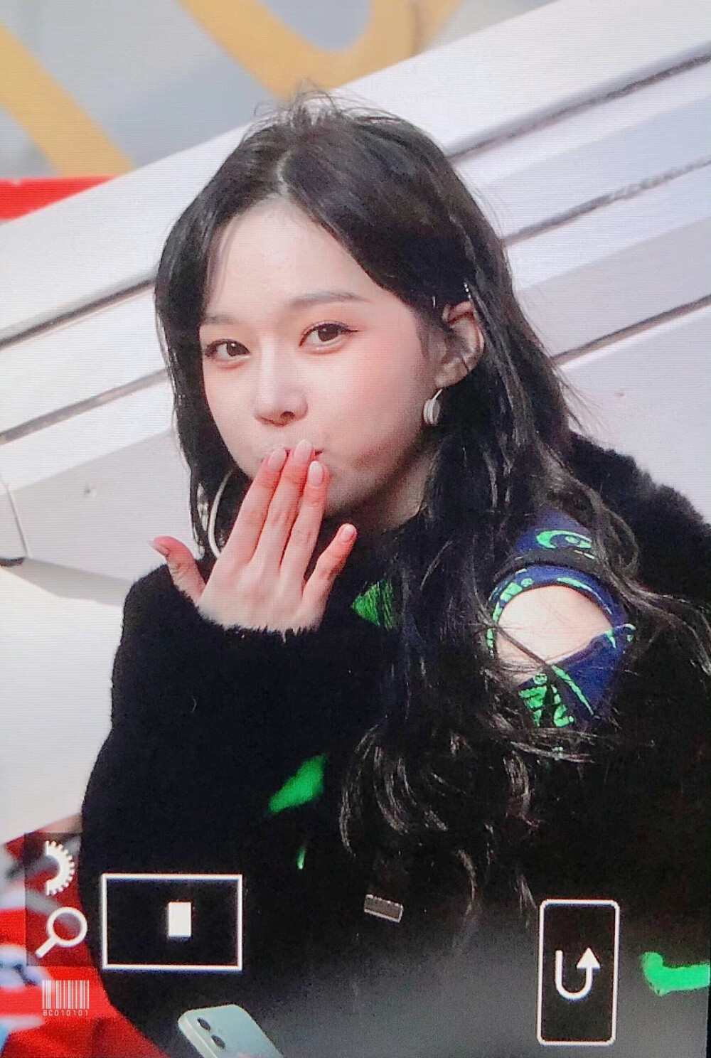 aespa 金玟庭 21.11.25 梅西百货游行
冬好可爱好灵～！
cr.bc010101/hiver_wt/VirginSnow0101