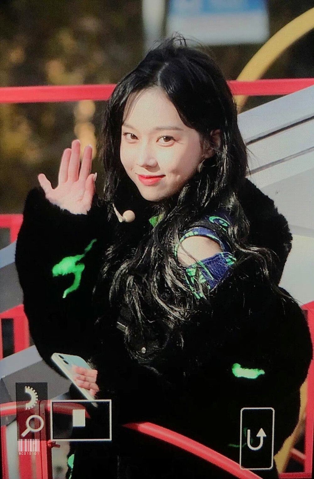 aespa 金玟庭 21.11.25 梅西百货游行
冬好可爱好灵～！
cr.bc010101/hiver_wt/VirginSnow0101