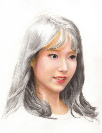 李知恩
彩铅
手绘
画画
绘画
人像