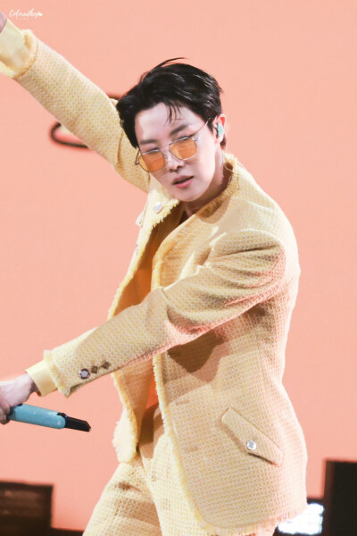 郑号锡
211122 American Music Awards
cr:logo