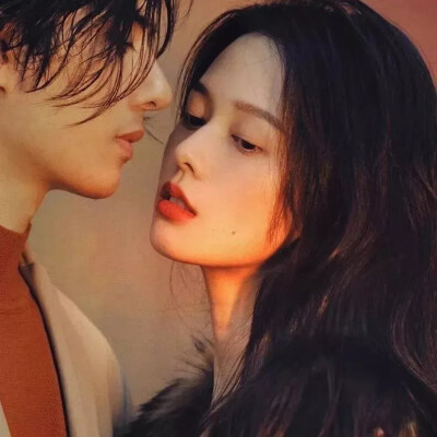 “嗯，我在。”