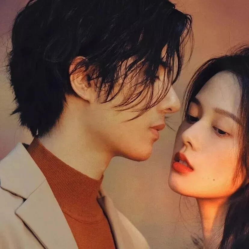 “嗯，我在。”