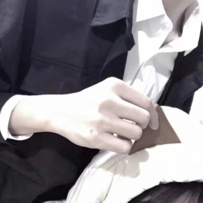 “嗯，我在。”