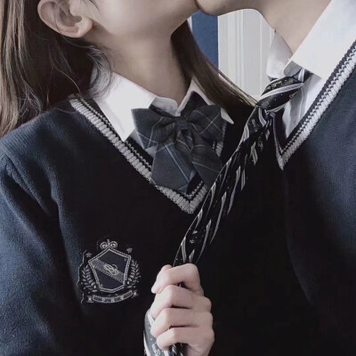 “嗯，我在。”