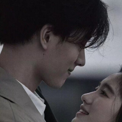 “嗯，我在。”