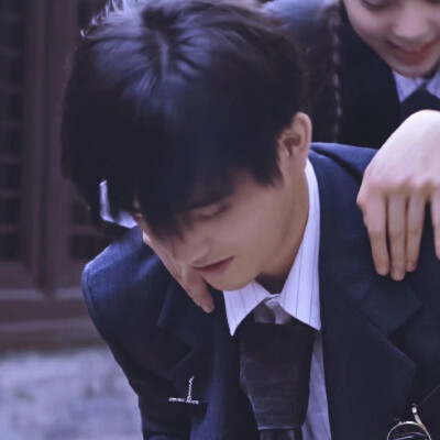 “嗯，我在。”