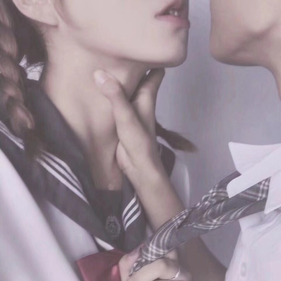 “嗯，我在。”