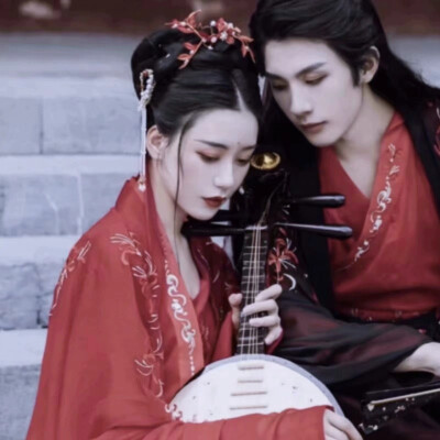 “嗯，我在。”