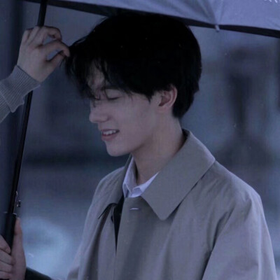 “嗯，我在。”