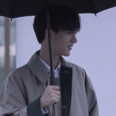 “嗯，我在。”