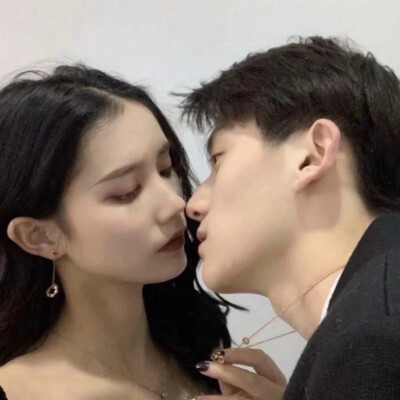 “嗯，我在。”