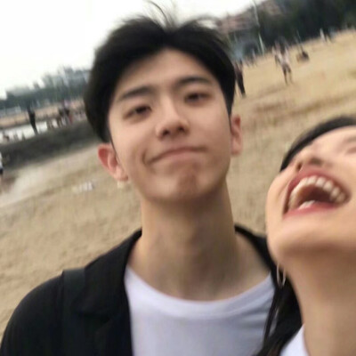 “嗯，我在。”