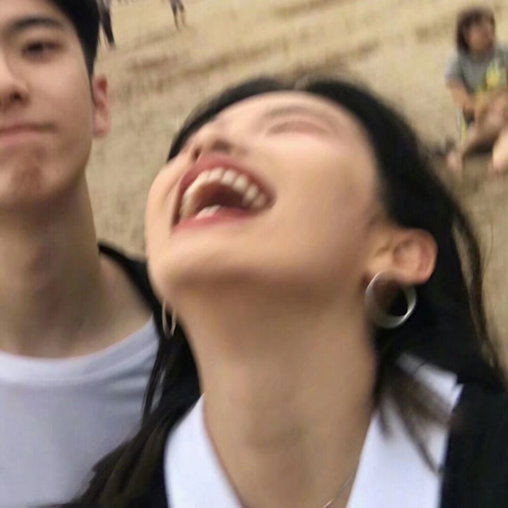 “嗯，我在。”