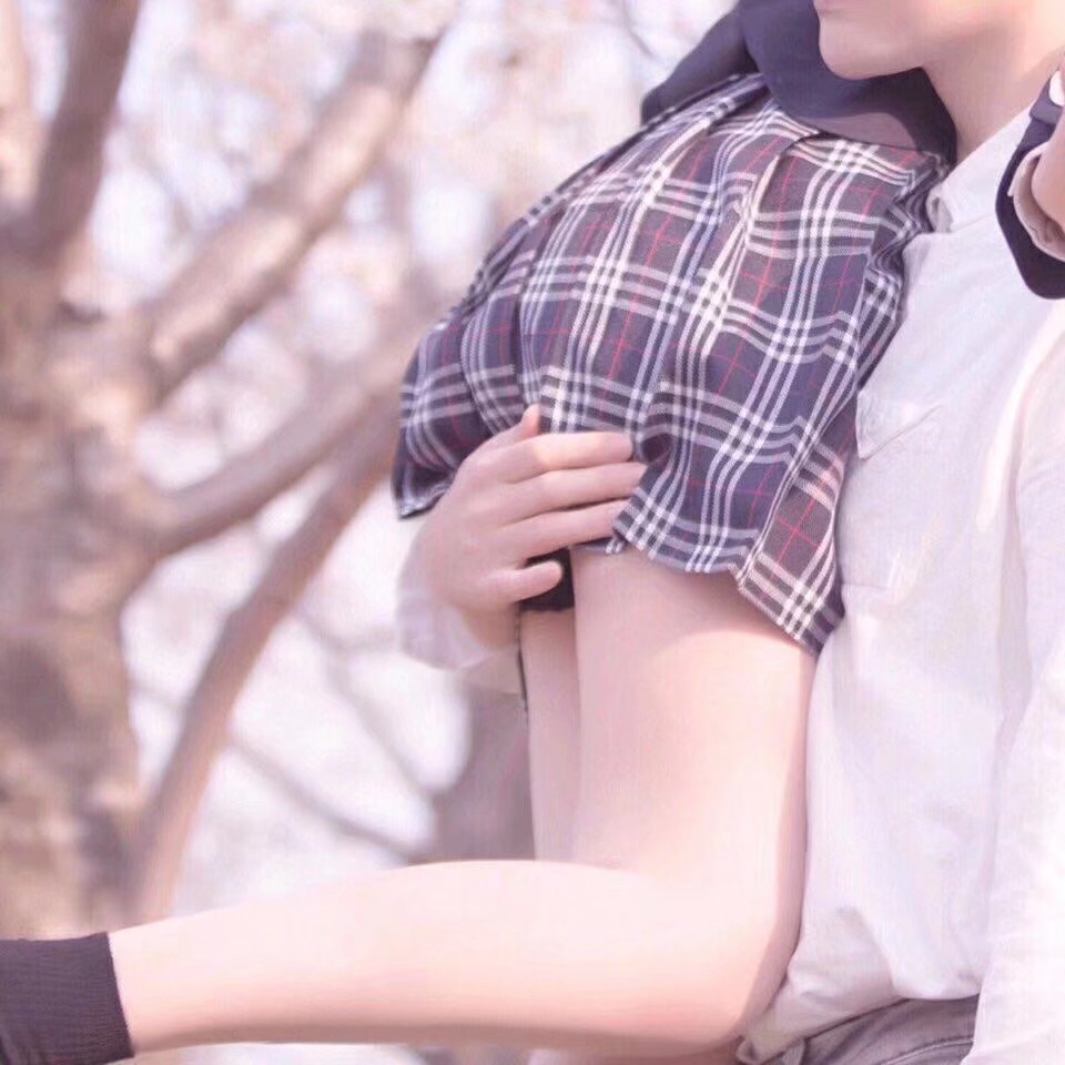 “嗯，我在。”