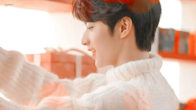 小文想和姐姐一起玩