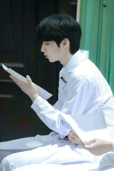 小文想和姐姐一起玩